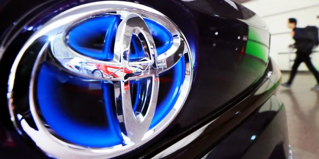 Toyota paneb elektrisõidukite akusid kokku kolmes tehases Jaapanis ja Ameerik...