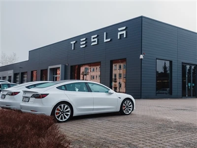 Tesla tõstab Saksamaa Gigafactory töötajate palku 4%.